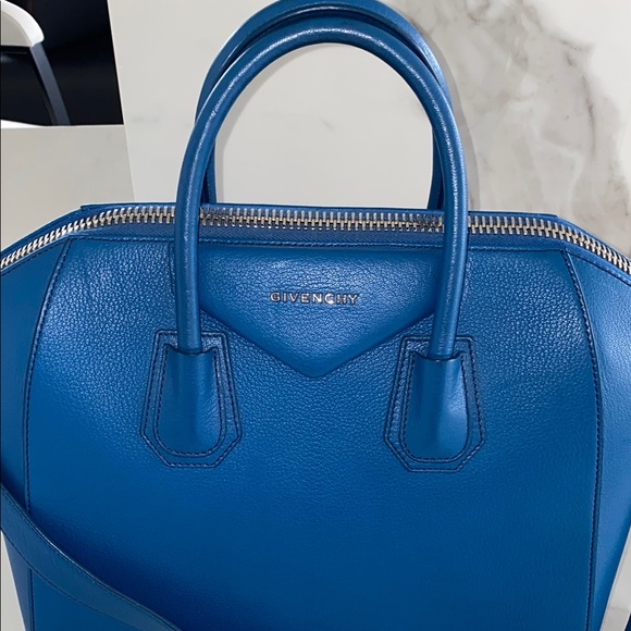 Givenchy Electric Blue Large Antigona Leather Handbag - Picture 6 of 13